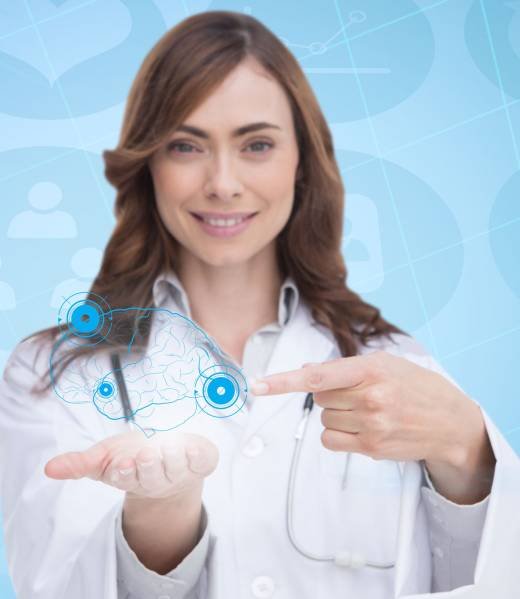 doctora-mostrando-cerebro-virtual-su-mano